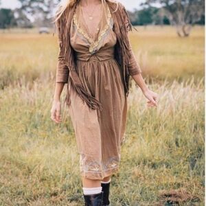 TODAY ONLY!!!!!❤️Chasing Unicorns 🍁🌿🍂vintage midi dress!
Western /boho/hippie